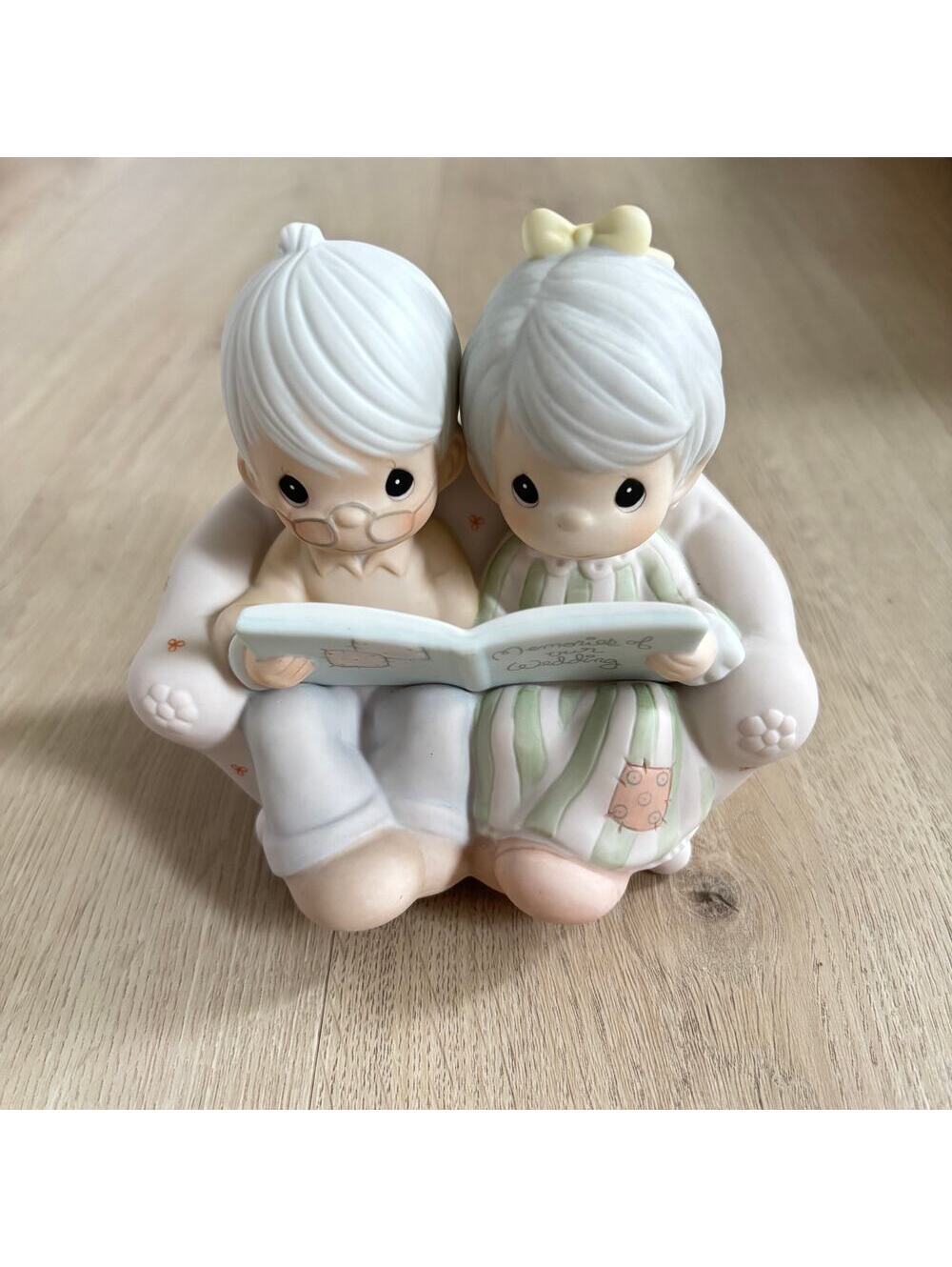 Precious Moments EUC 1987 #106763 Precious "Memories Of Our Wedding" Figurine
